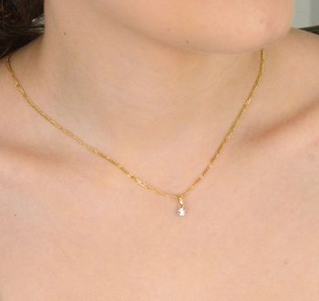 Złota zawieszka 585 z Diamentem w oprawie z białego złota 0,04ct 0660027076 HSI Złota zawieszka wykonana z 14- karatowego złota z  diamentem o masie 0,05 ct, barwie H i czystości SI. Piękna i elegancka biżuteria (1).JPG